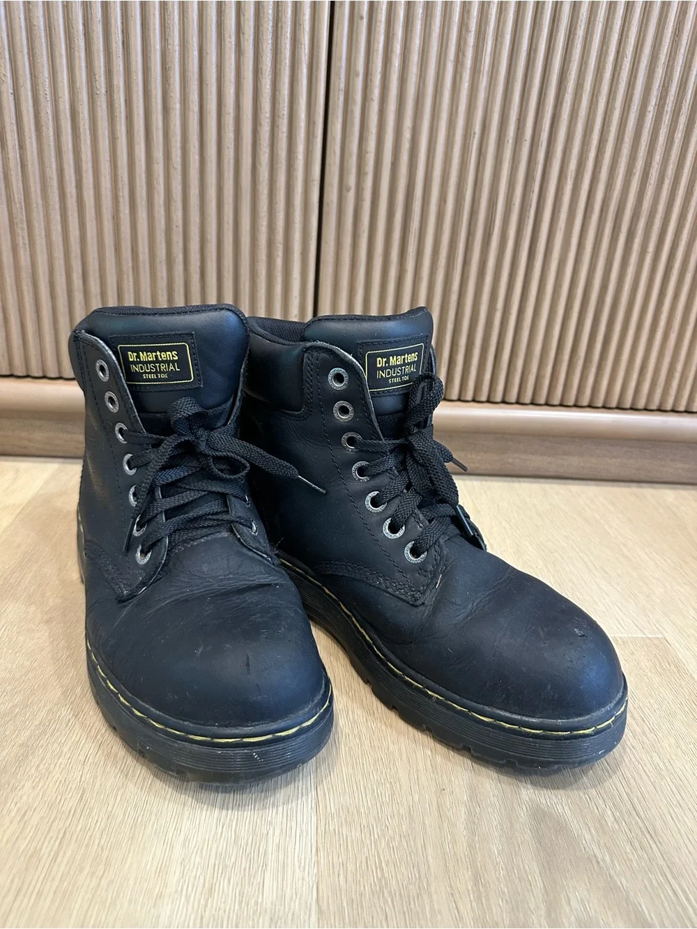 Dr. Martens Men’s Black Leather Work Boots Steel toe Slip Resistant size 9 men